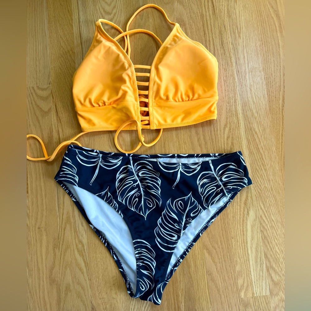 Cupshe Women’s Leaves print 2-piece V-neck lace back swimsuit
